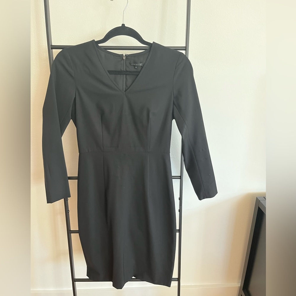 Theory | Long Sleeved V Neck Wool Suiting dress - size 0
